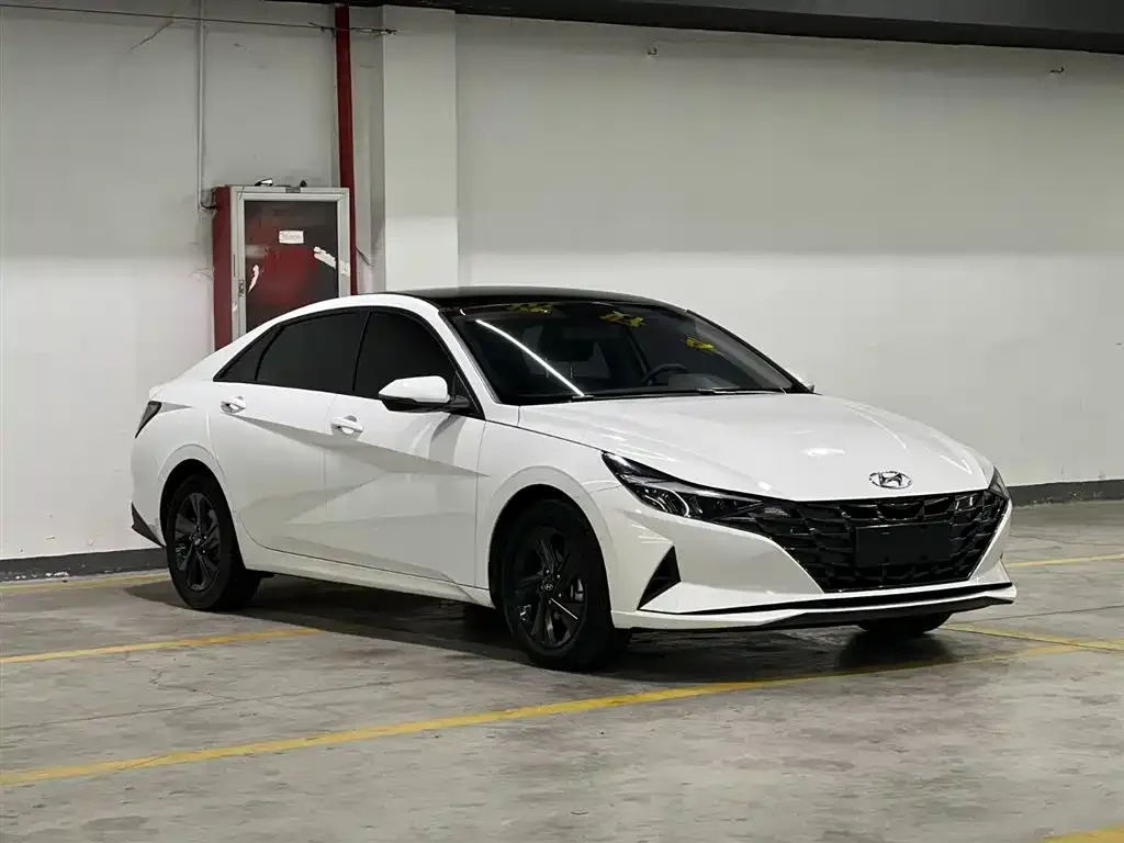 Hyundai Elantra — фото 3