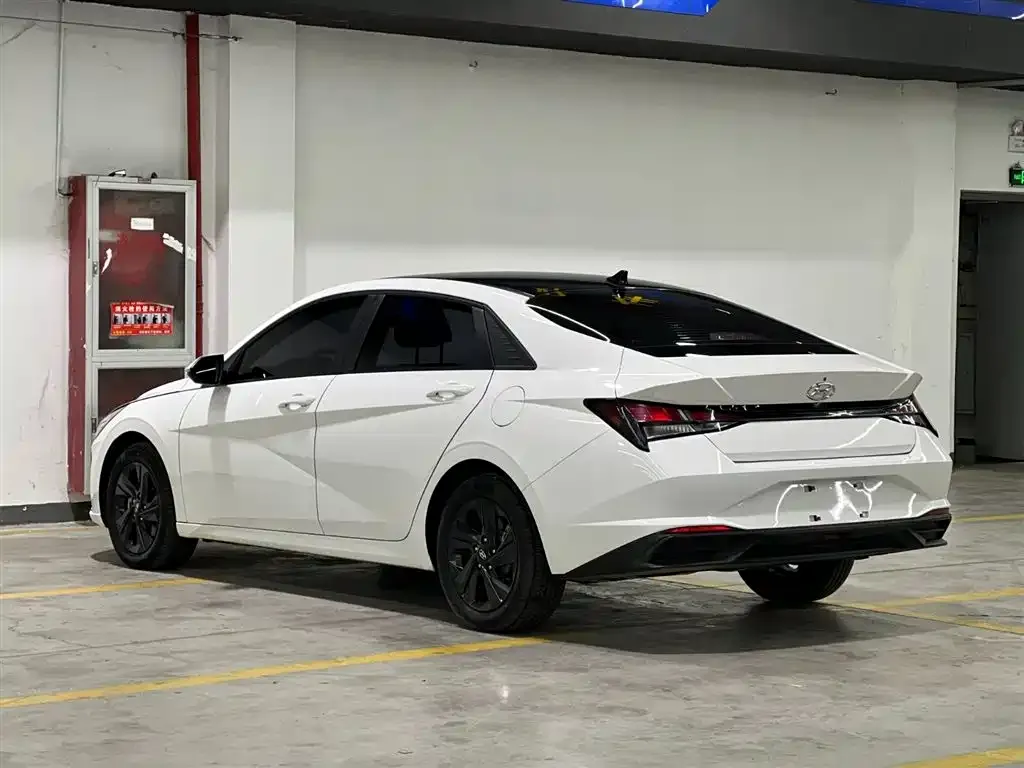 Hyundai Elantra — фото 4