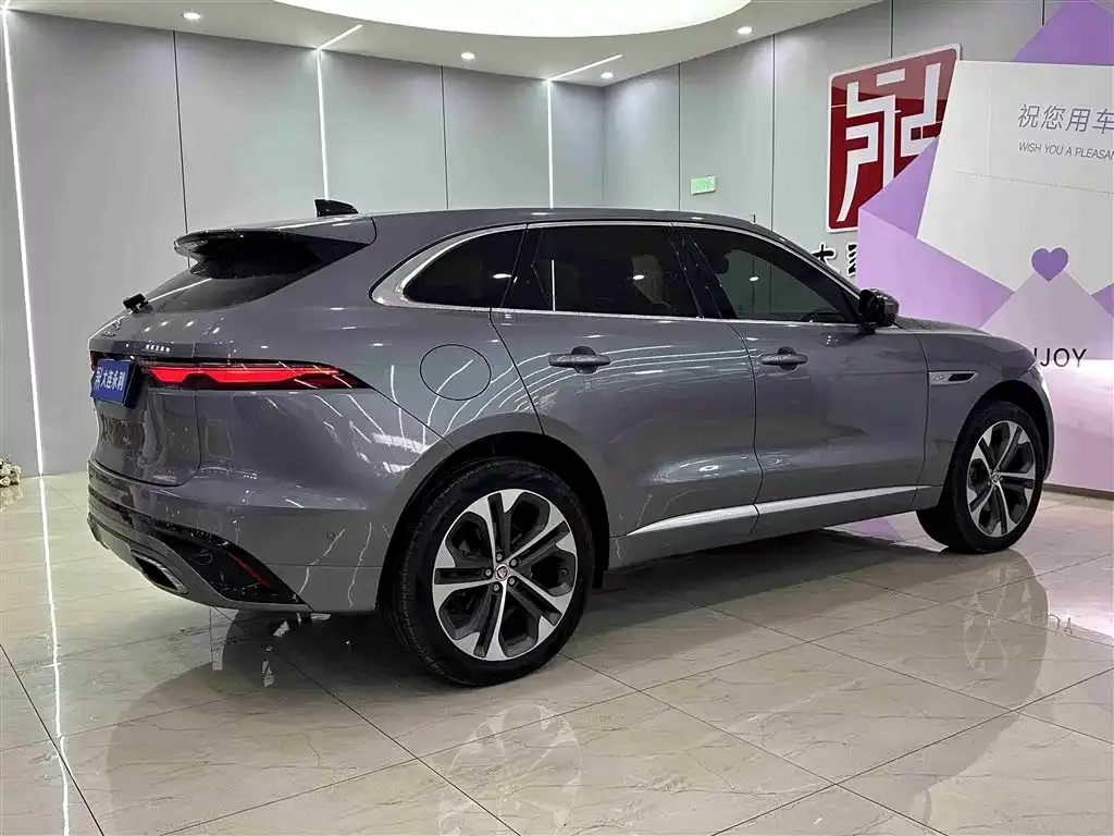 Jaguar F-PACE — фото 6