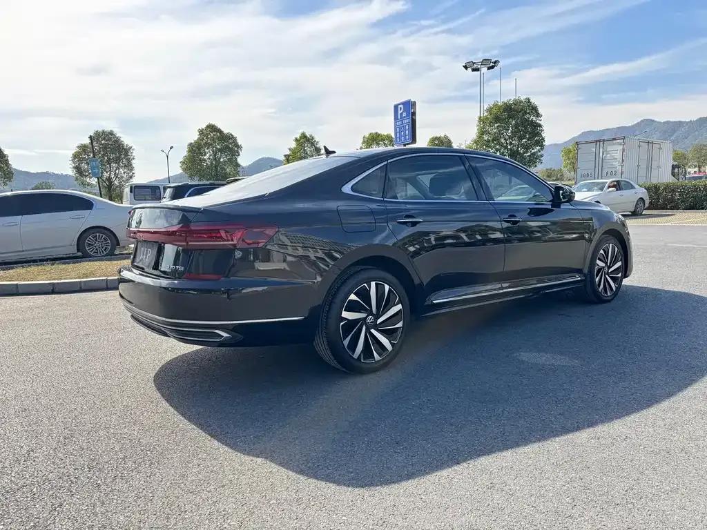 Volkswagen Passat — фото 5
