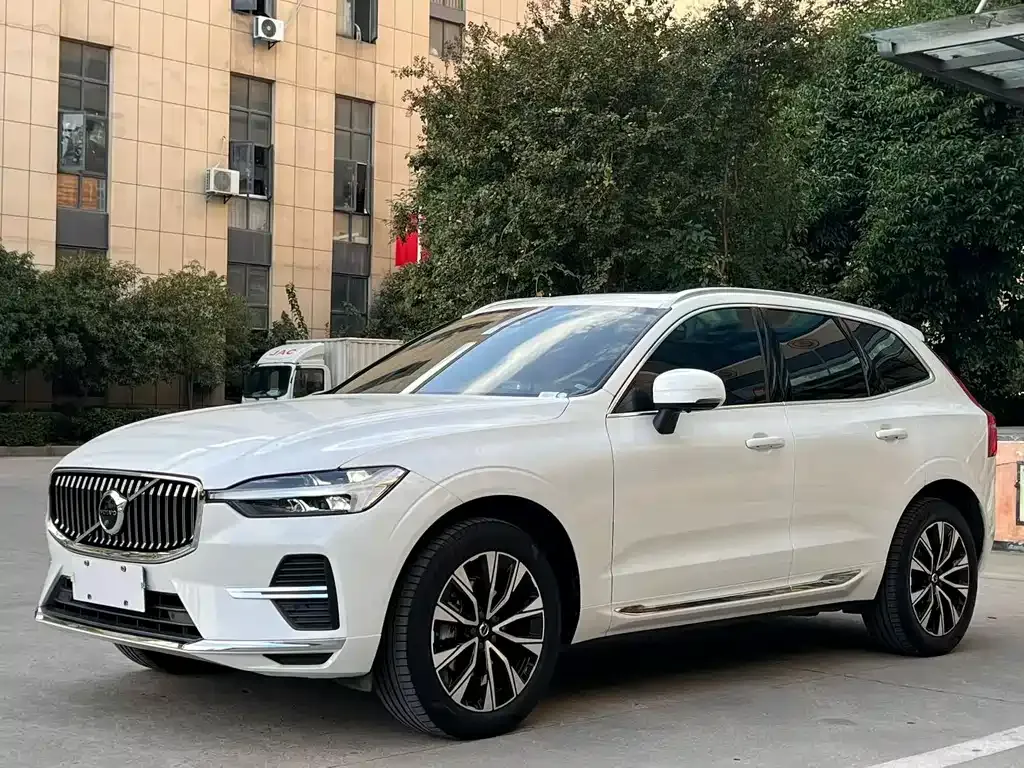 Volvo XC60 — фото 1