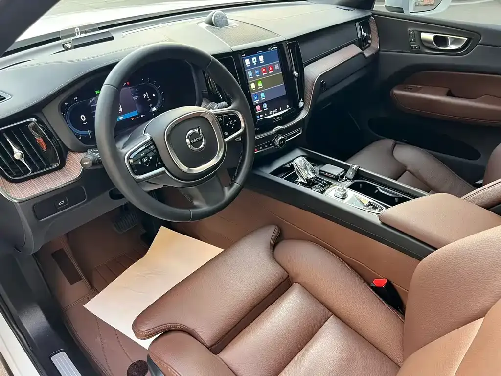 Volvo XC60 — фото 4