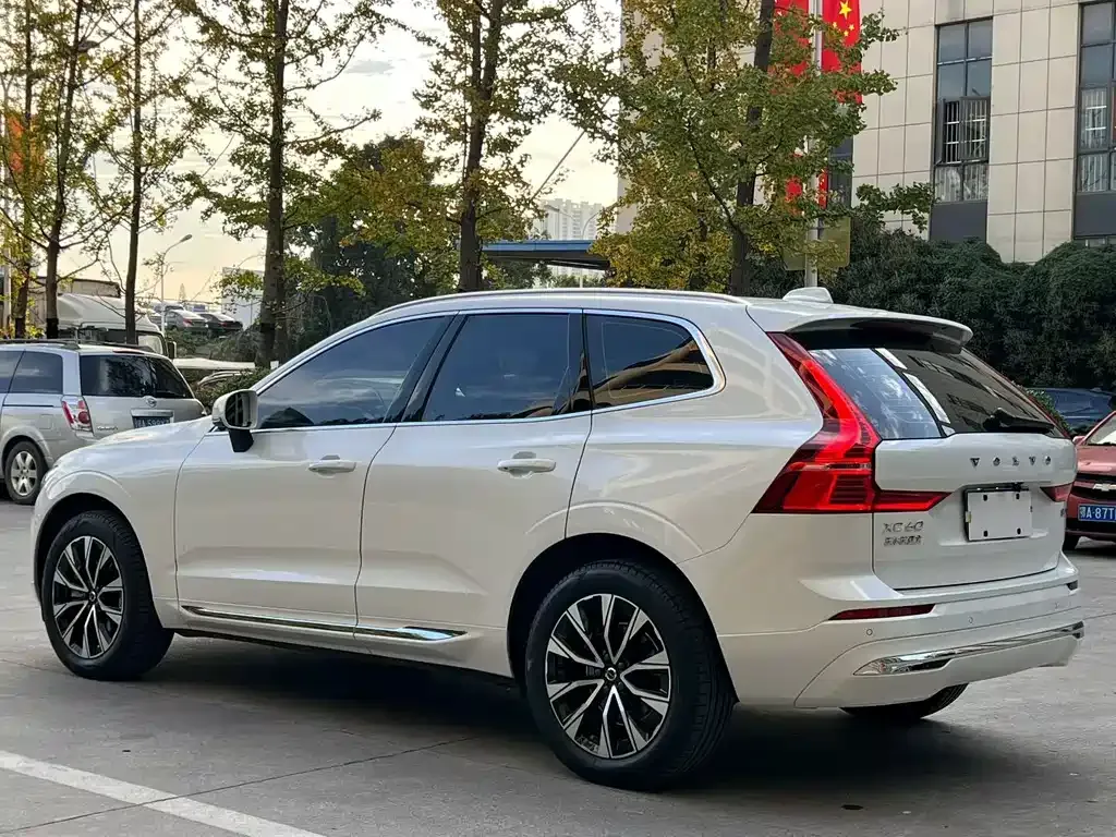 Volvo XC60 — фото 7