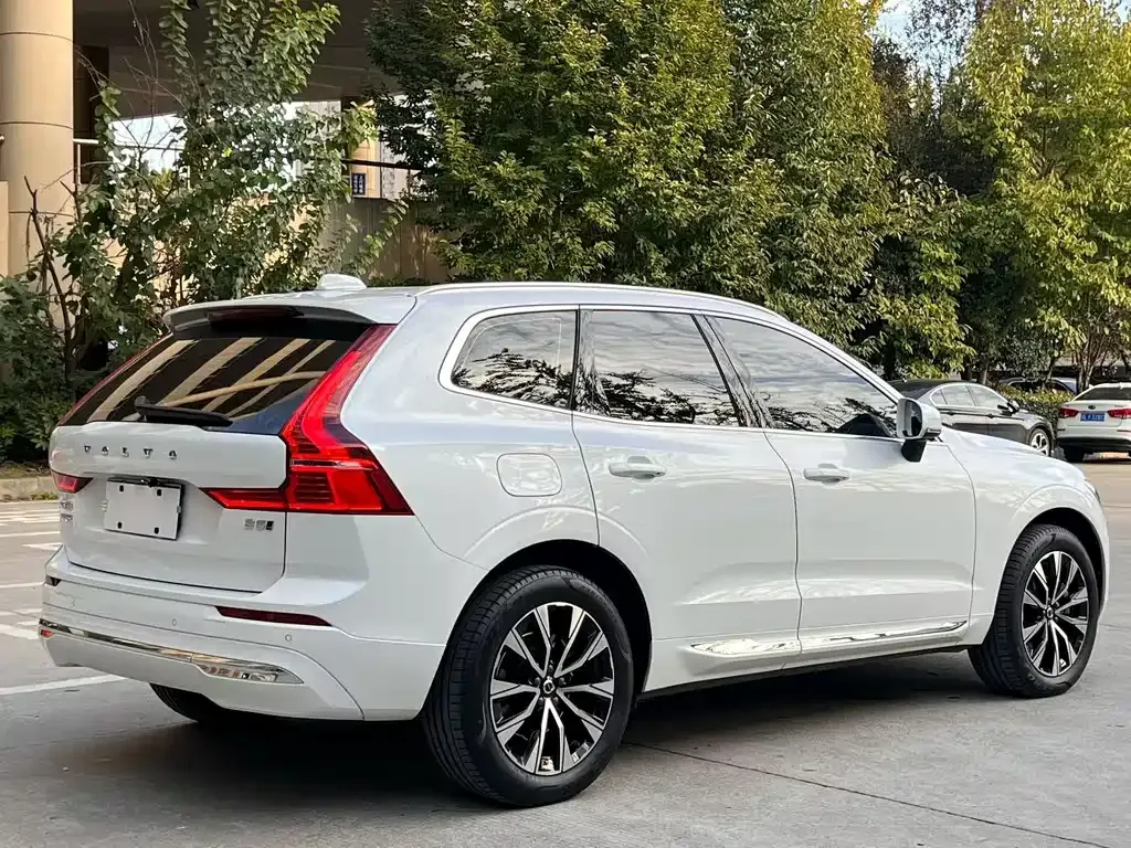 Volvo XC60 — фото 9