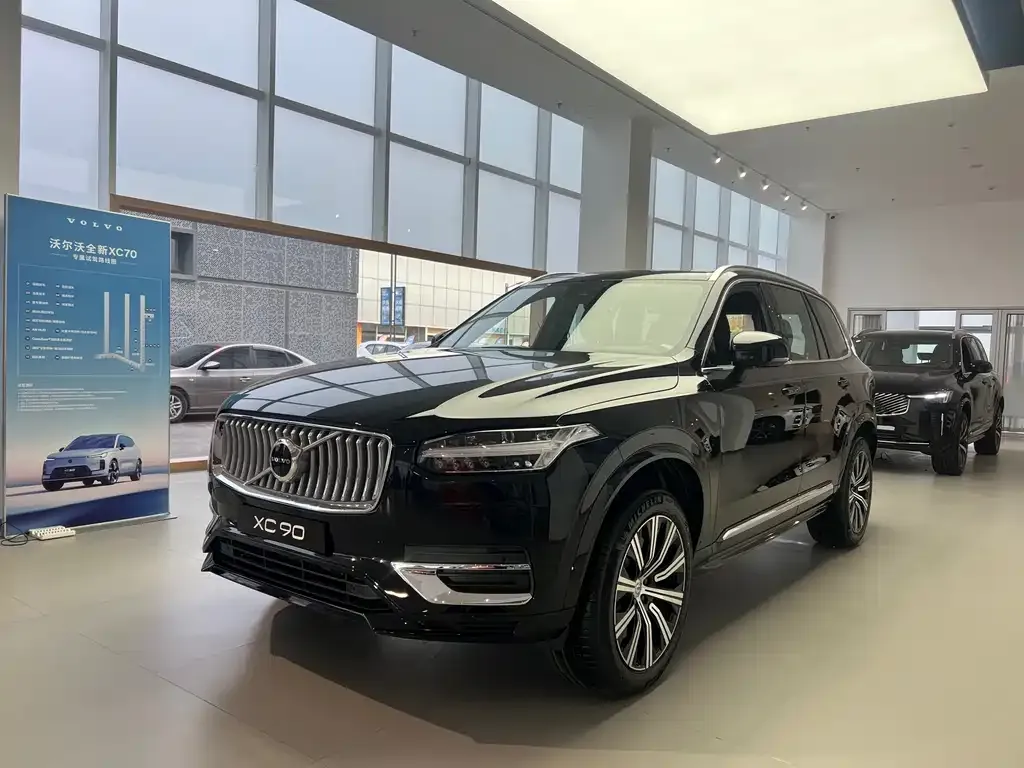 Volvo XC90 — фото 1