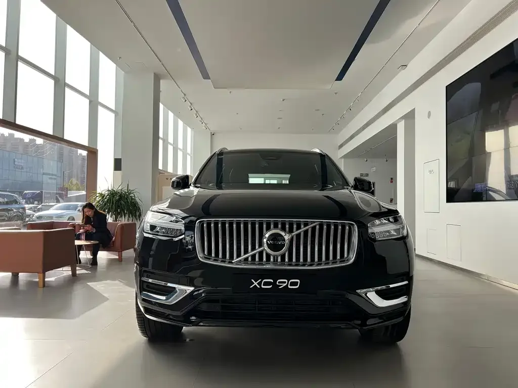 Volvo XC90 — фото 2