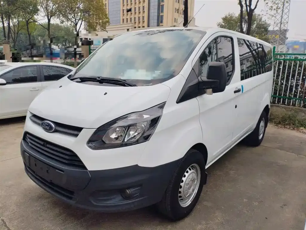 Ford Transit — фото 1