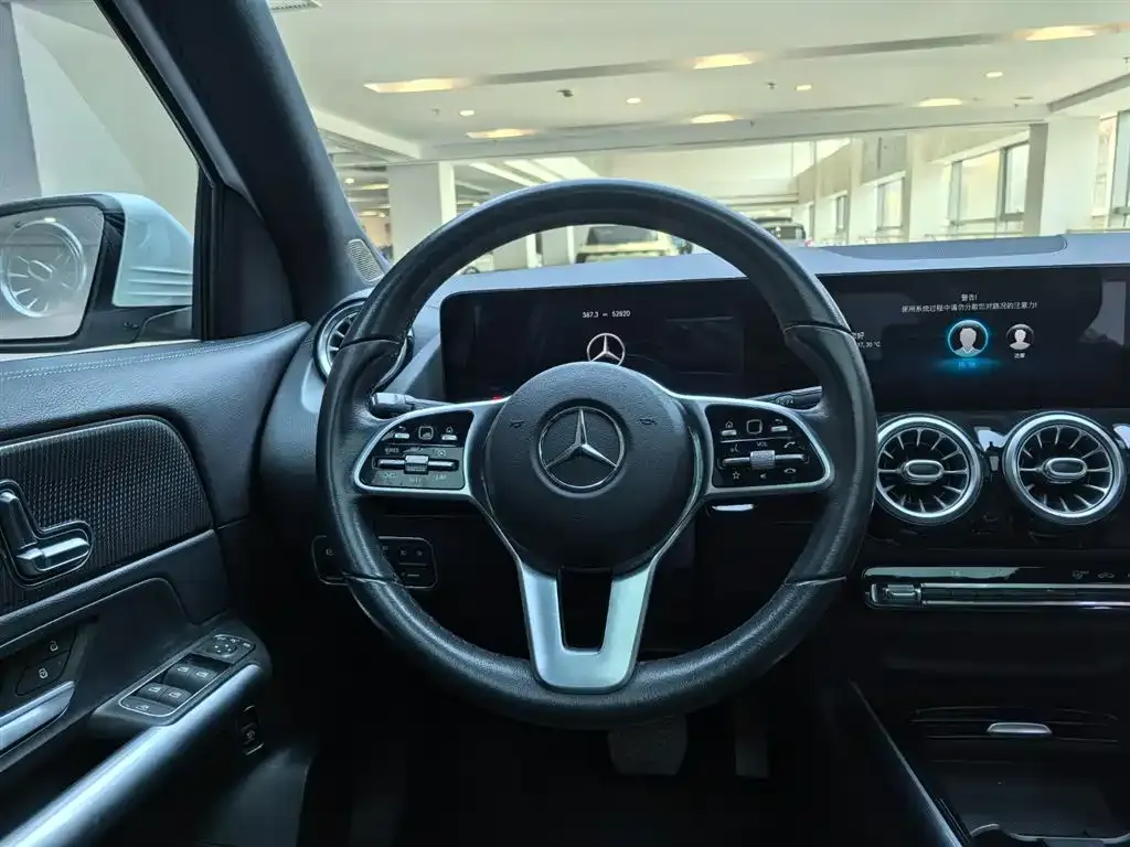 Mercedes-Benz GLA — фото 10