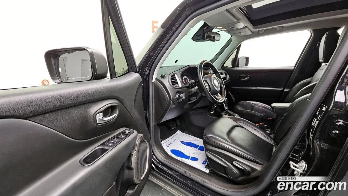 Jeep Renegade — фото 10