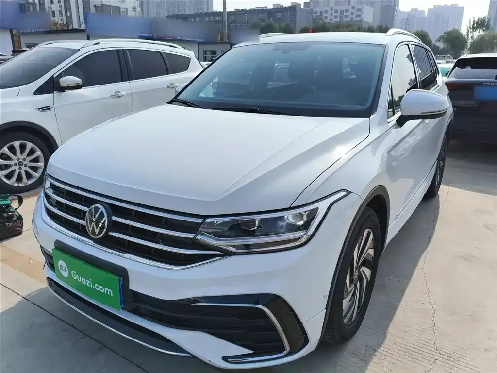 Volkswagen Tiguan L — фото 1