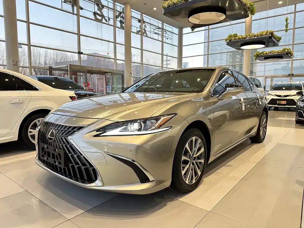 Lexus ES — фото 1