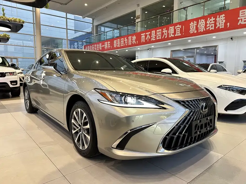 Lexus ES — фото 3
