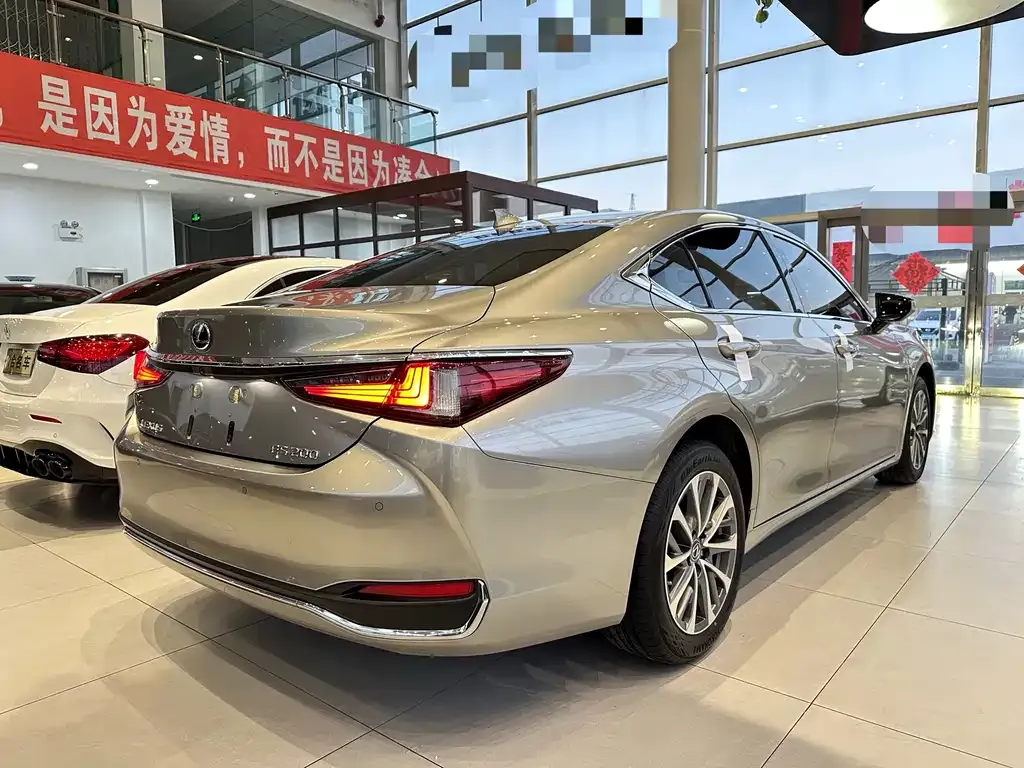 Lexus ES — фото 7