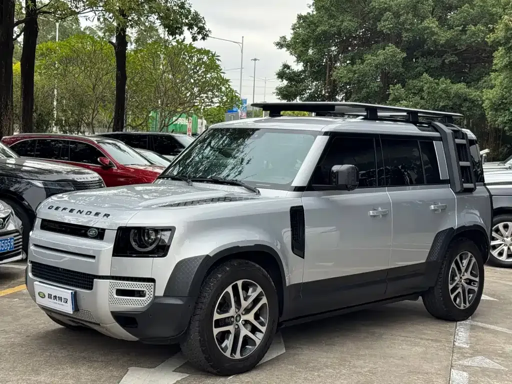Land Rover Defender — фото 1