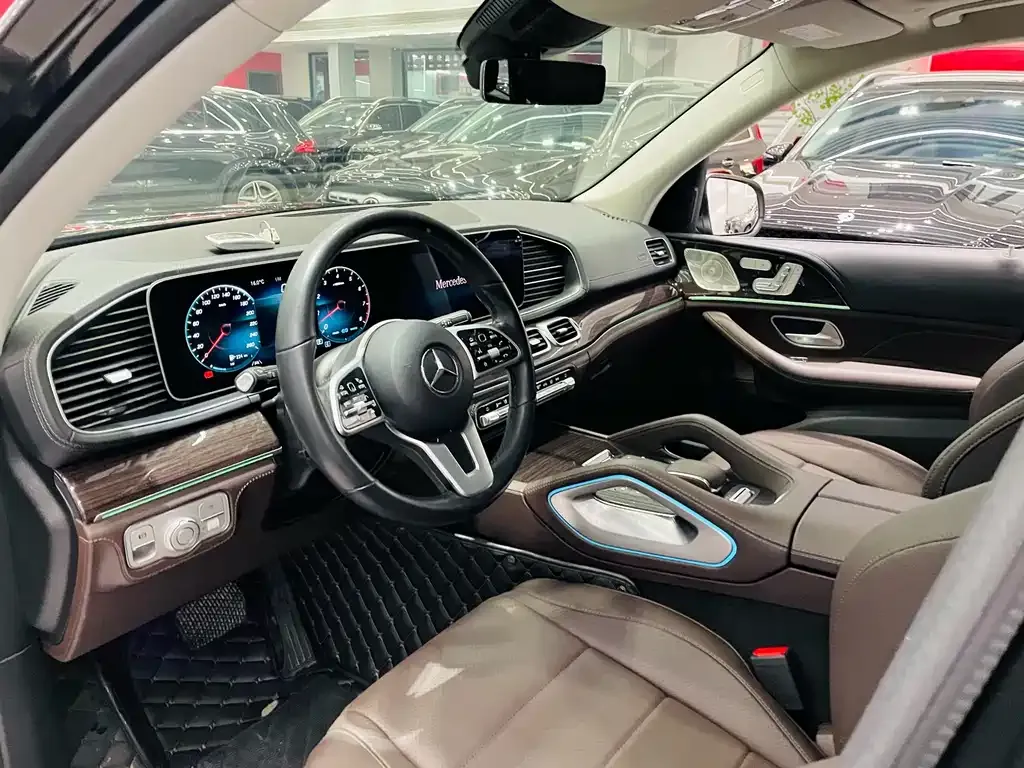 Mercedes-Benz GLS — фото 10