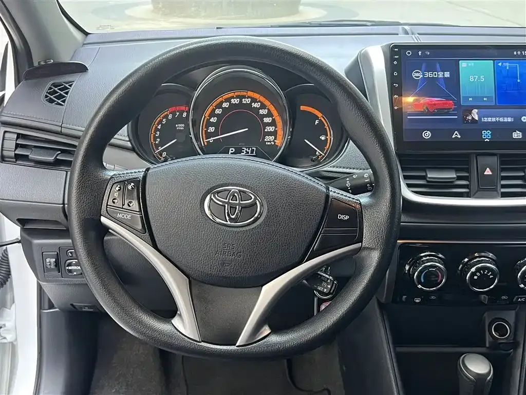 Toyota Yaris L — фото 10