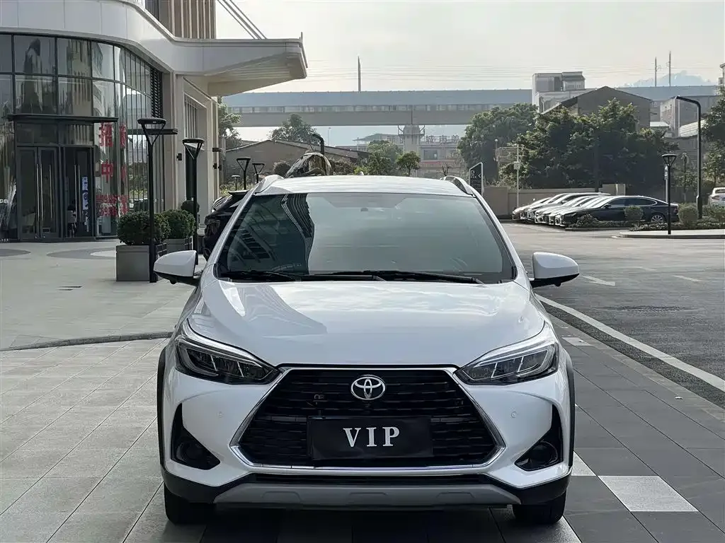 Toyota Yaris L — фото 2