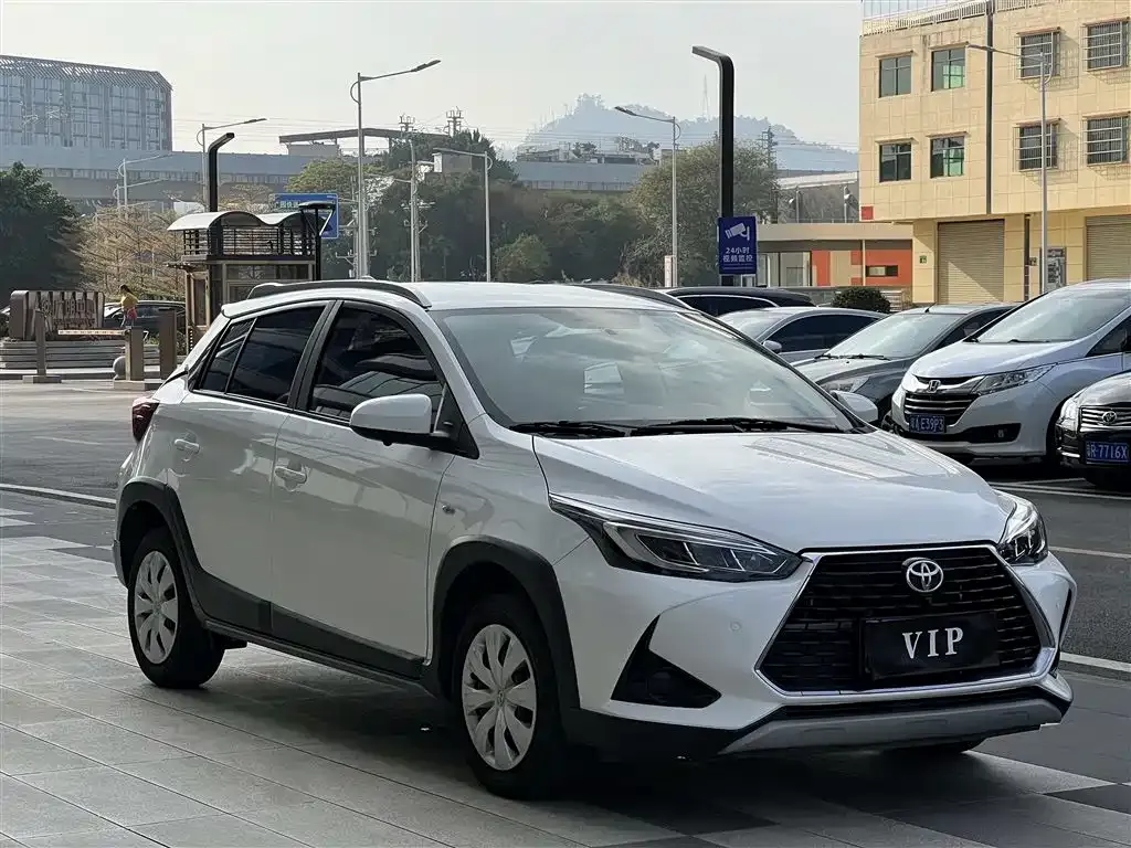 Toyota Yaris L — фото 3