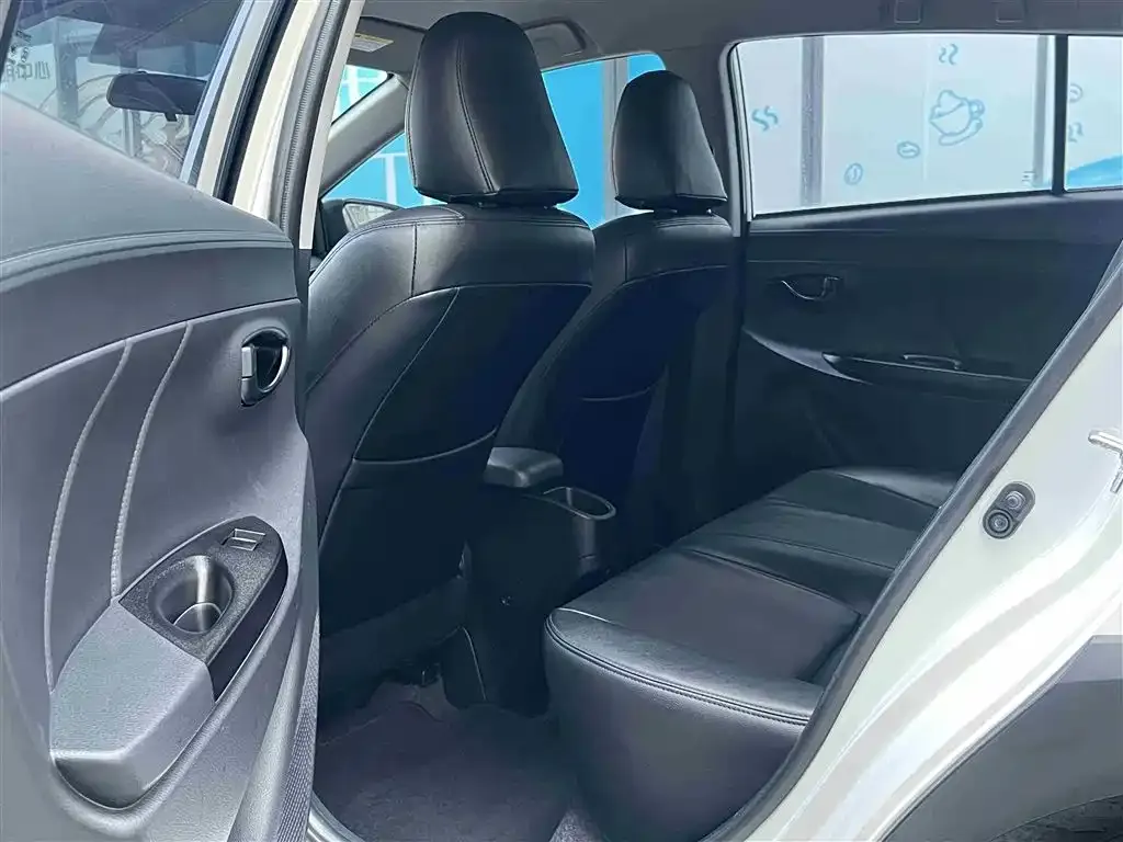 Toyota Yaris L — фото 6