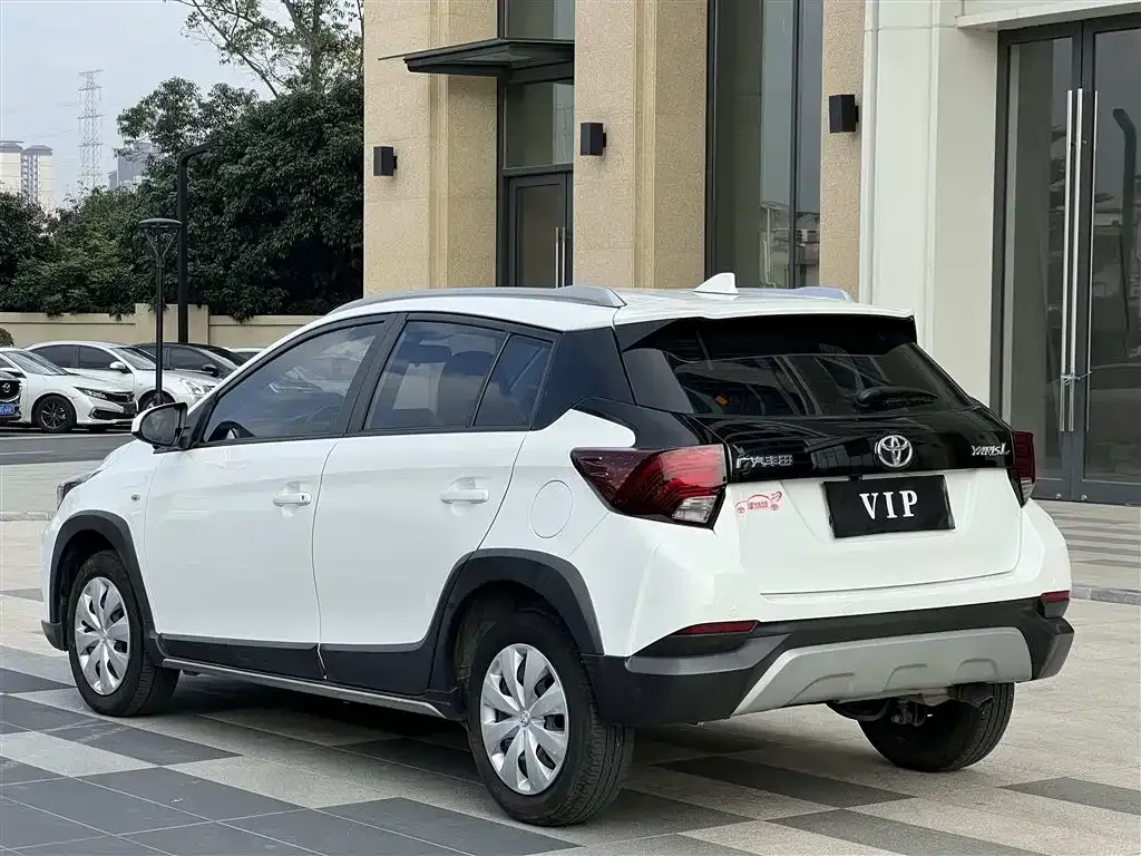 Toyota Yaris L — фото 7