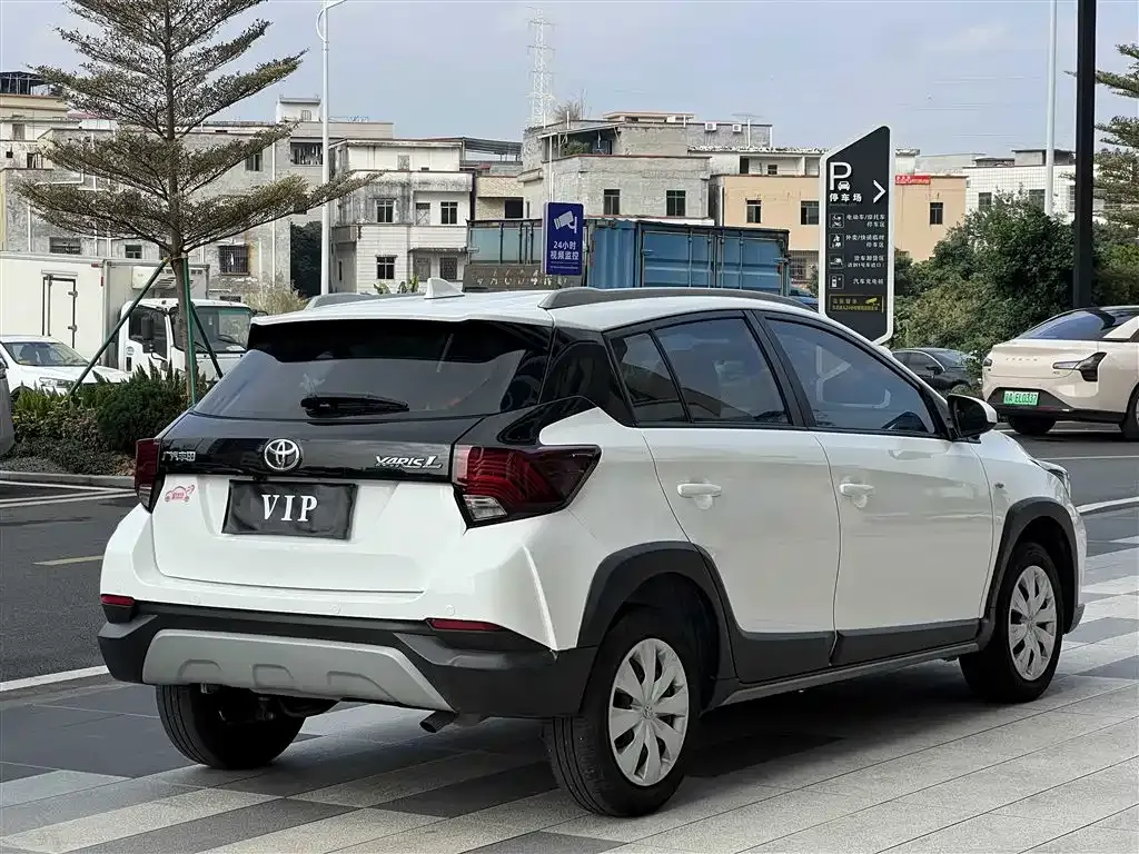 Toyota Yaris L — фото 9