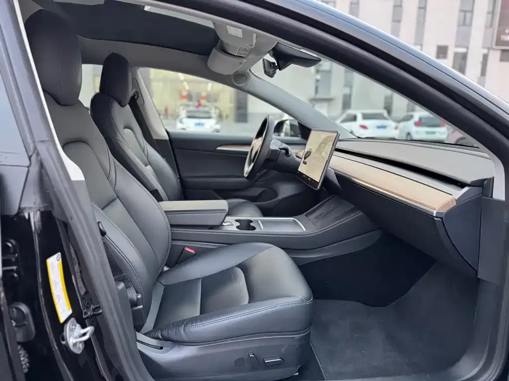 Tesla Model 3 — фото 10