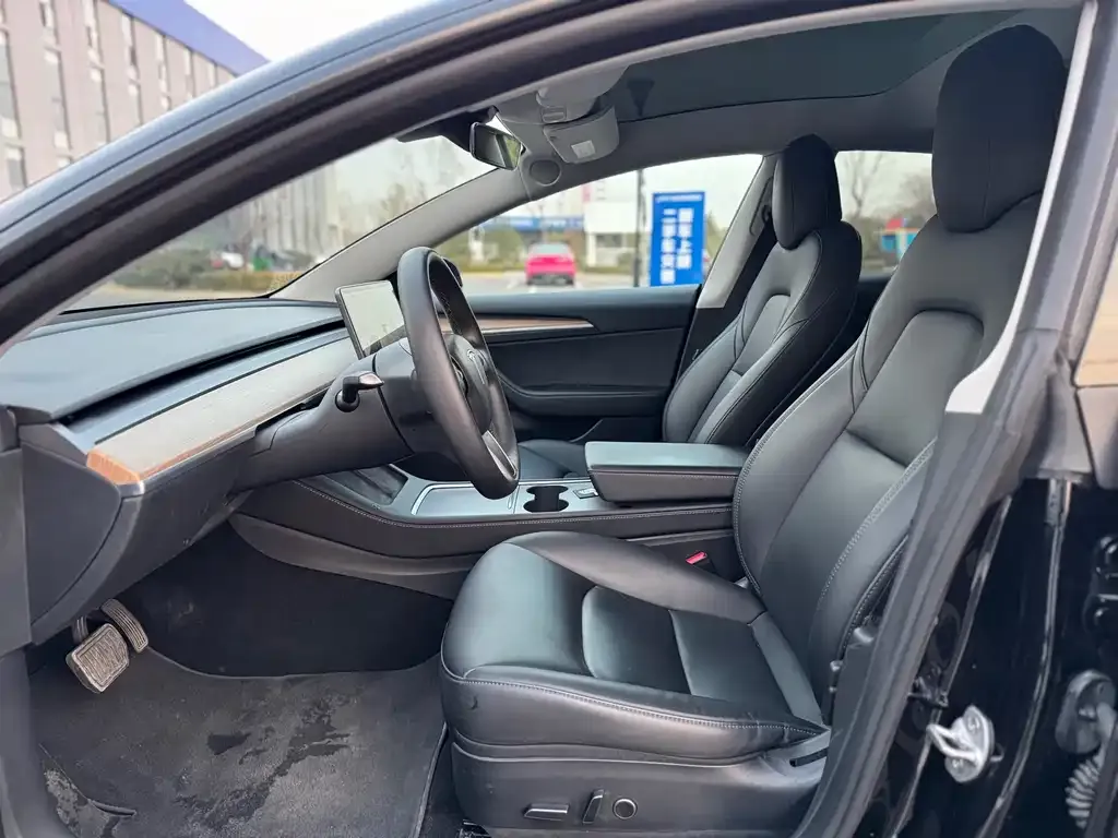 Tesla Model 3 — фото 4