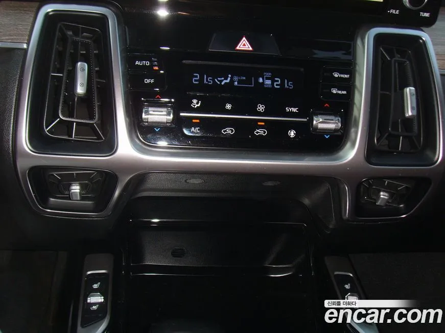 Kia Sorento — фото 9