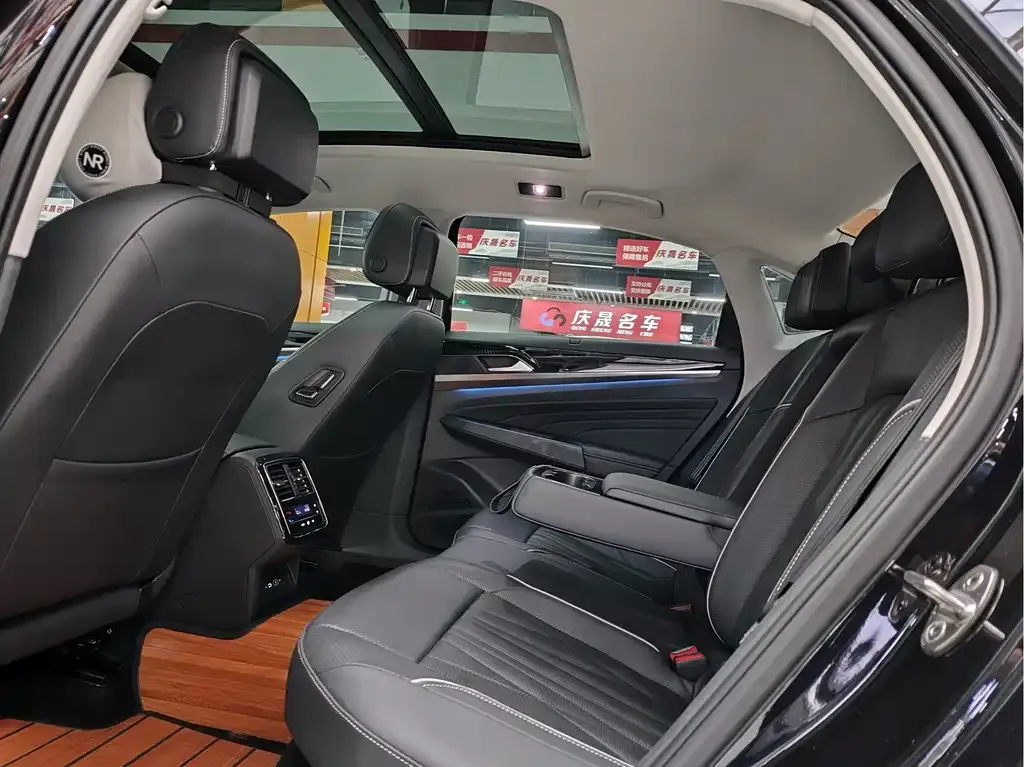 Volkswagen Passat New Energy — фото 10
