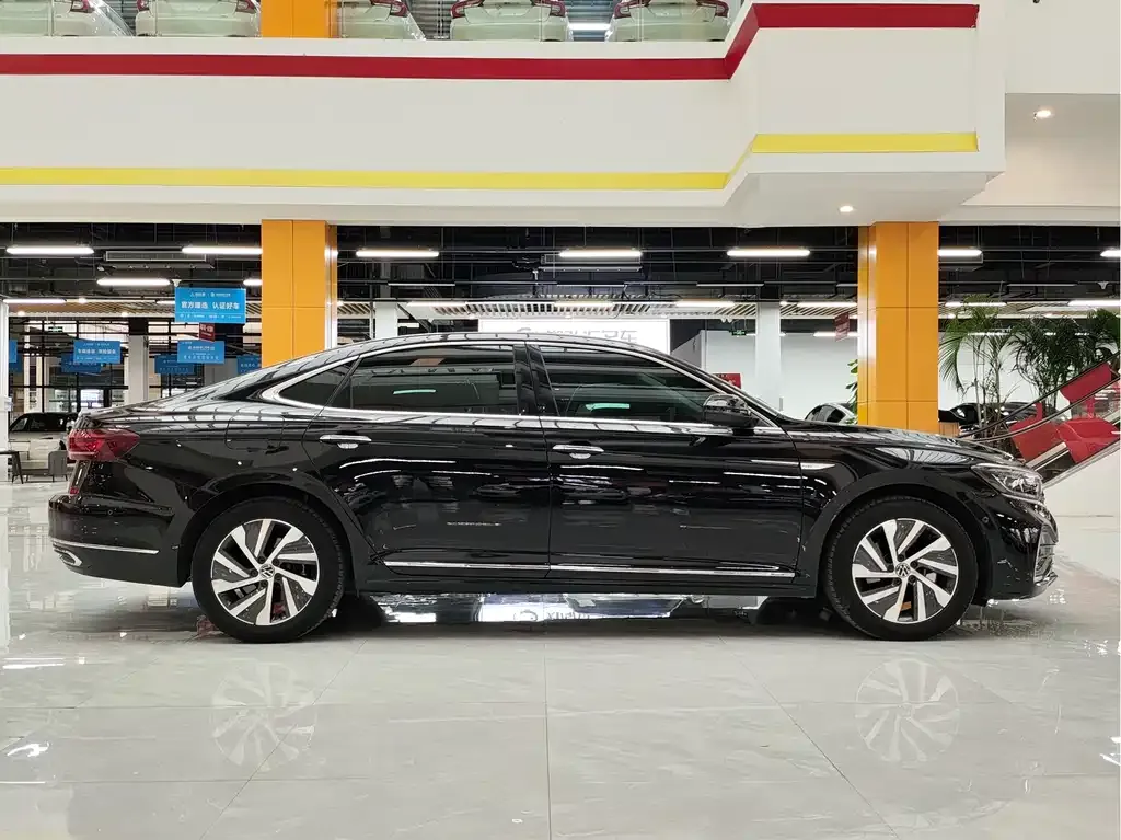 Volkswagen Passat New Energy — фото 4