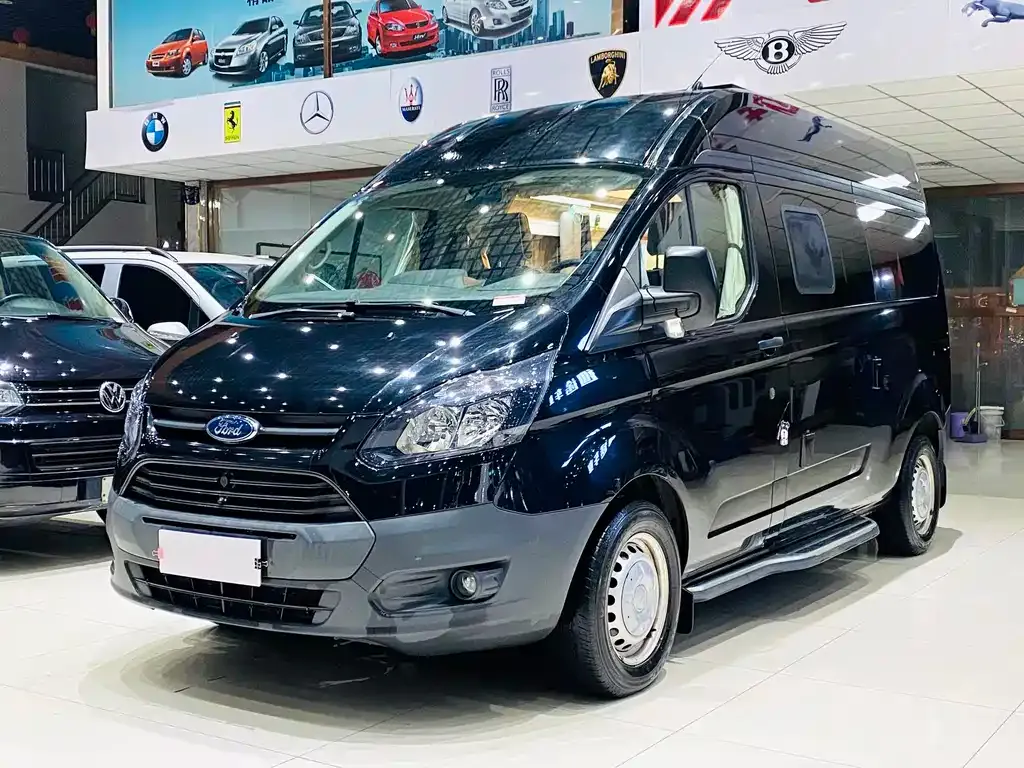 Ford Transit — фото 1