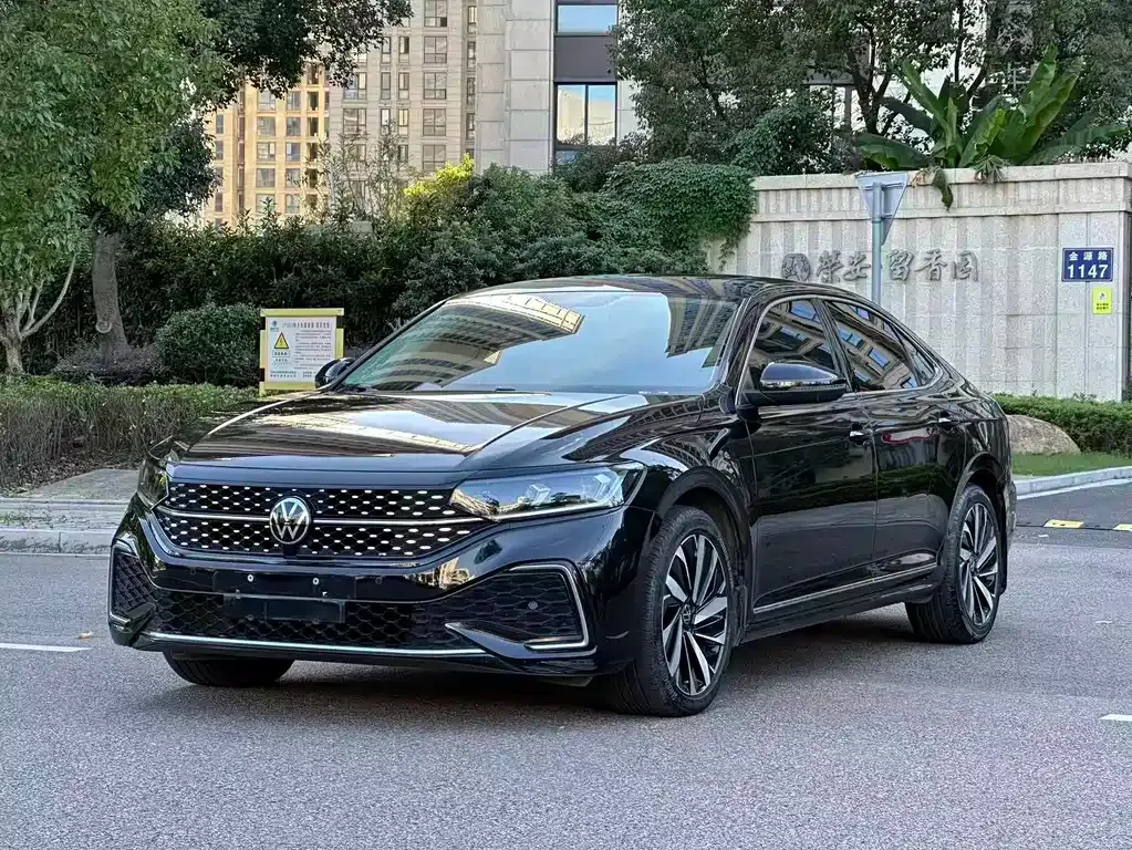 Volkswagen Passat — фото 1