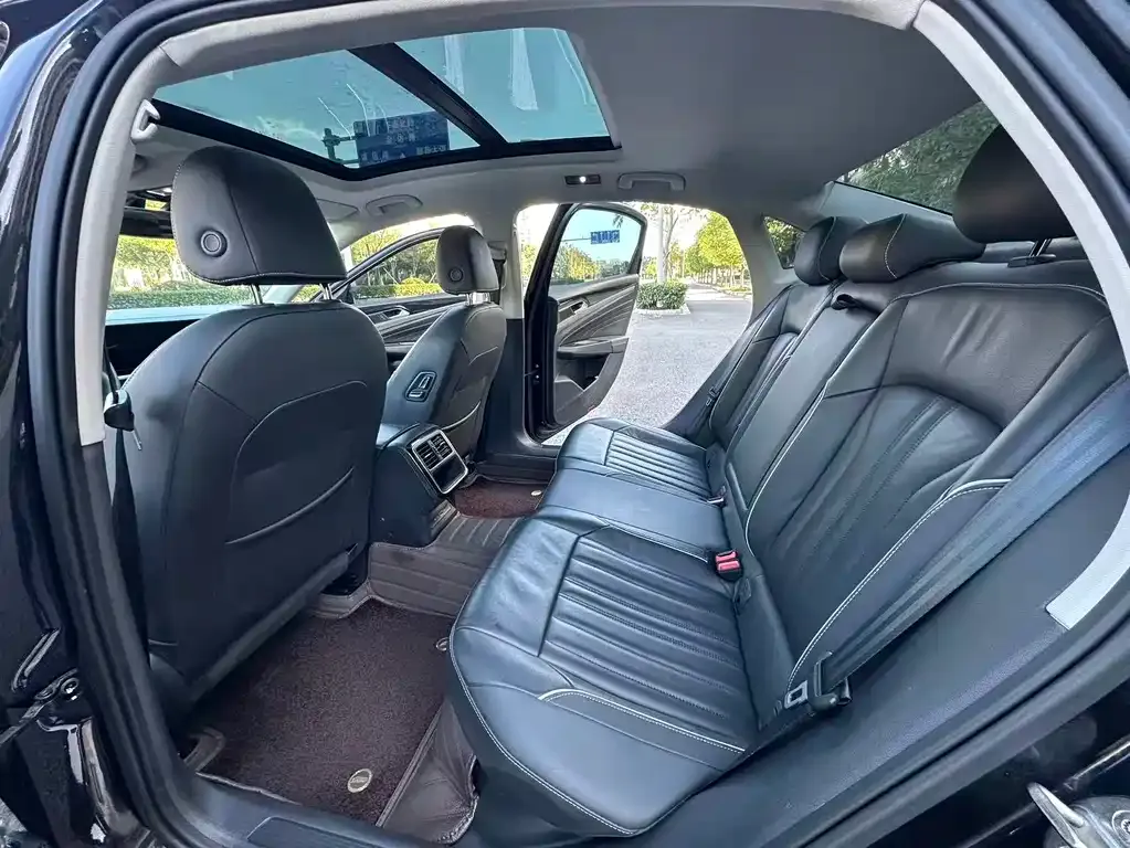 Volkswagen Passat — фото 6