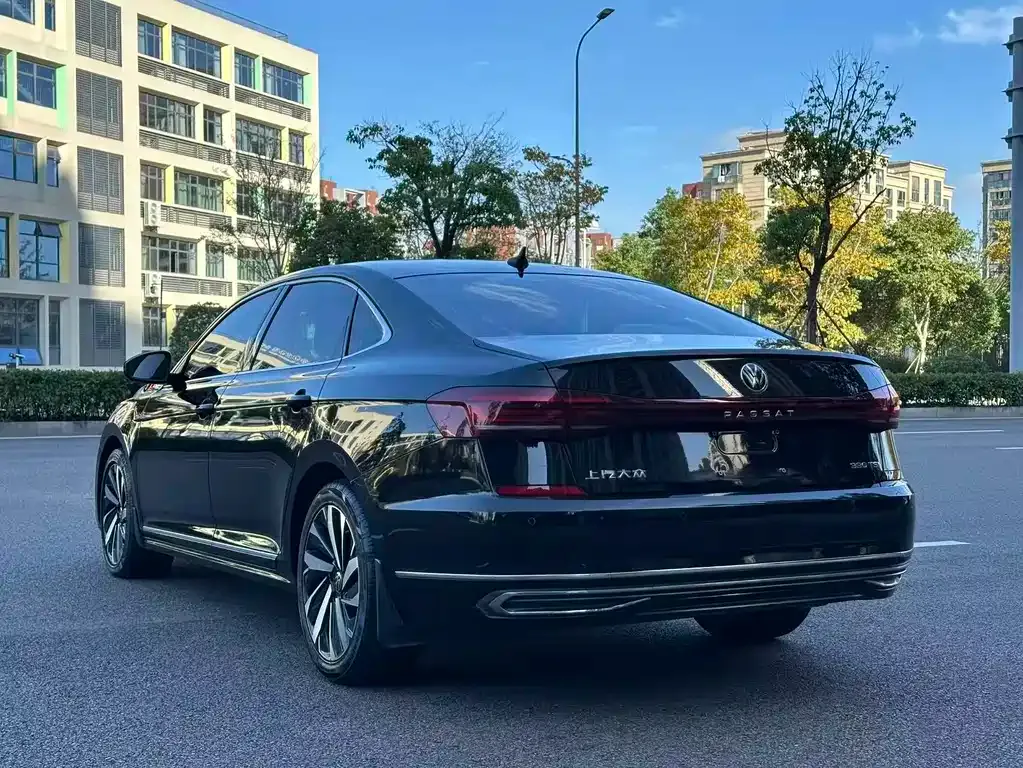 Volkswagen Passat — фото 7