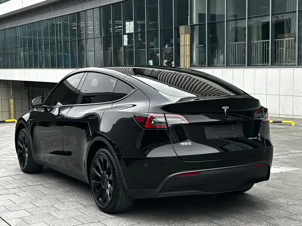 Tesla Model Y — фото 7