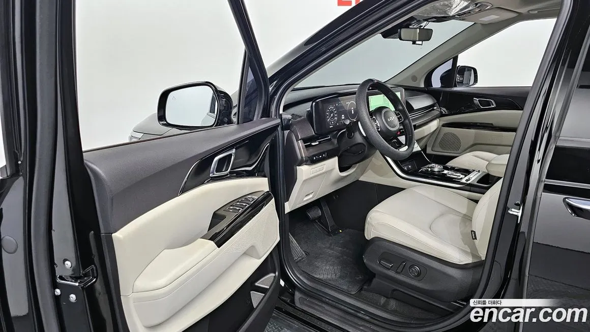 Kia Carnival — фото 10
