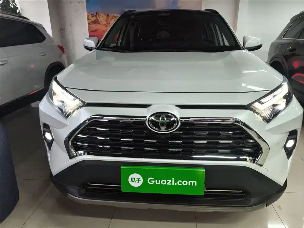 Toyota RAV4 — фото 3