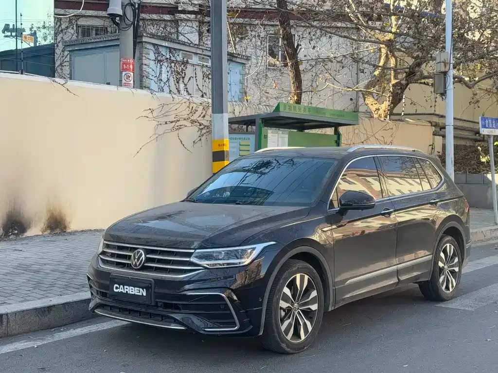 Volkswagen Tiguan L — фото 1