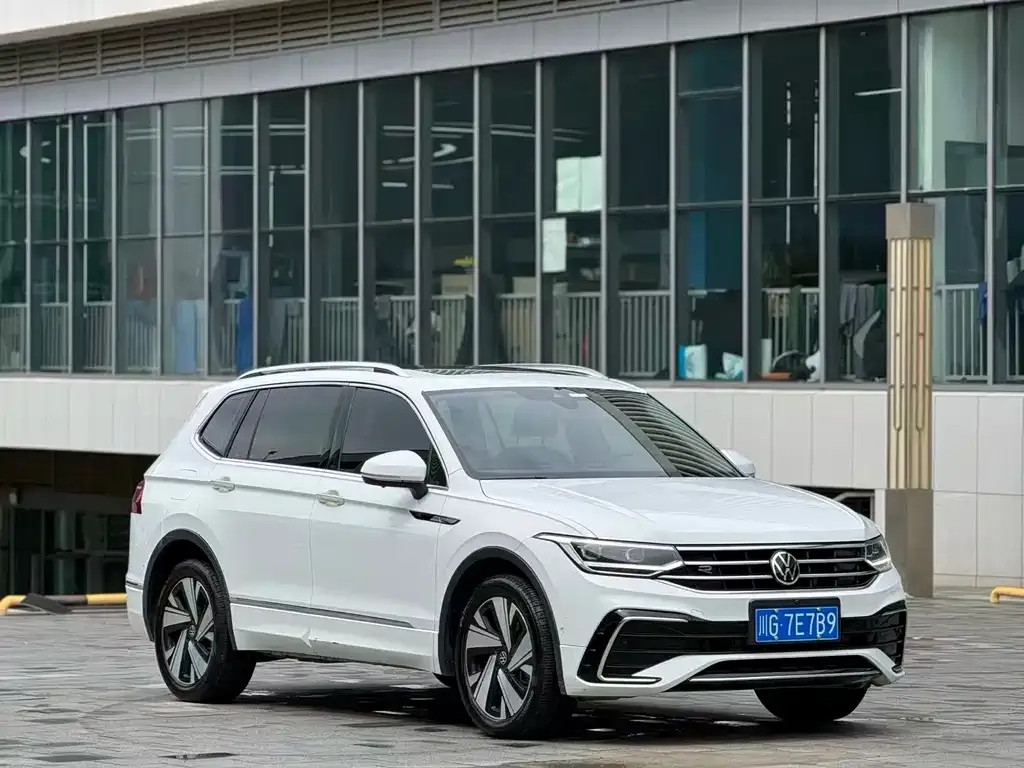 Volkswagen Tiguan L — фото 3