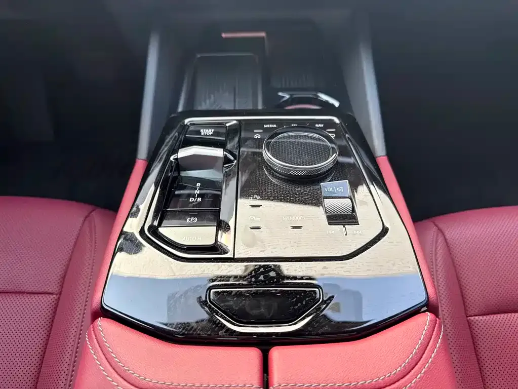 BMW i5 — фото 2