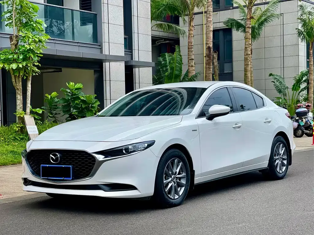 Mazda 3 Axela — фото 1