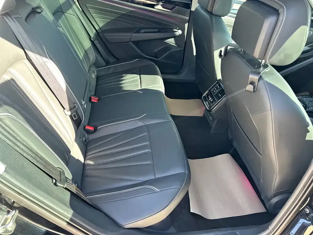 Volkswagen Passat — фото 10