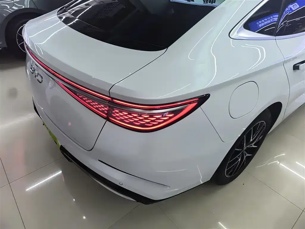BYD Seal — фото 8