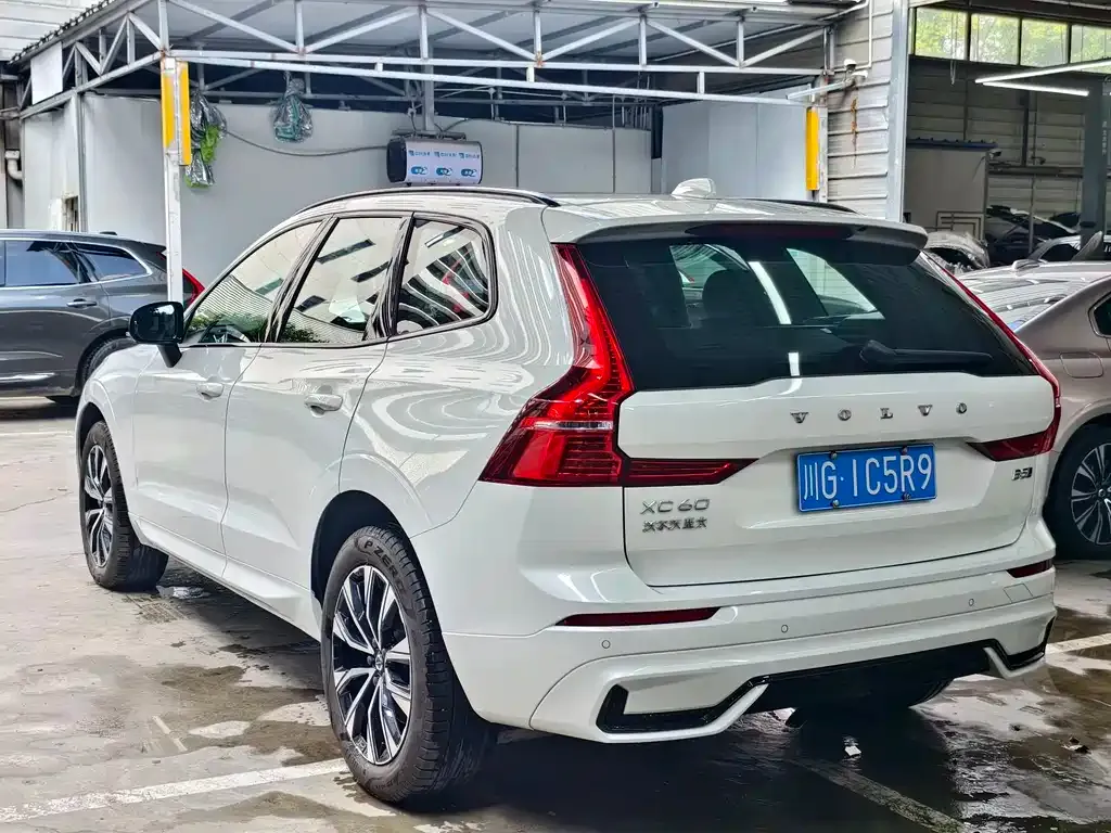 Volvo XC60 — фото 6