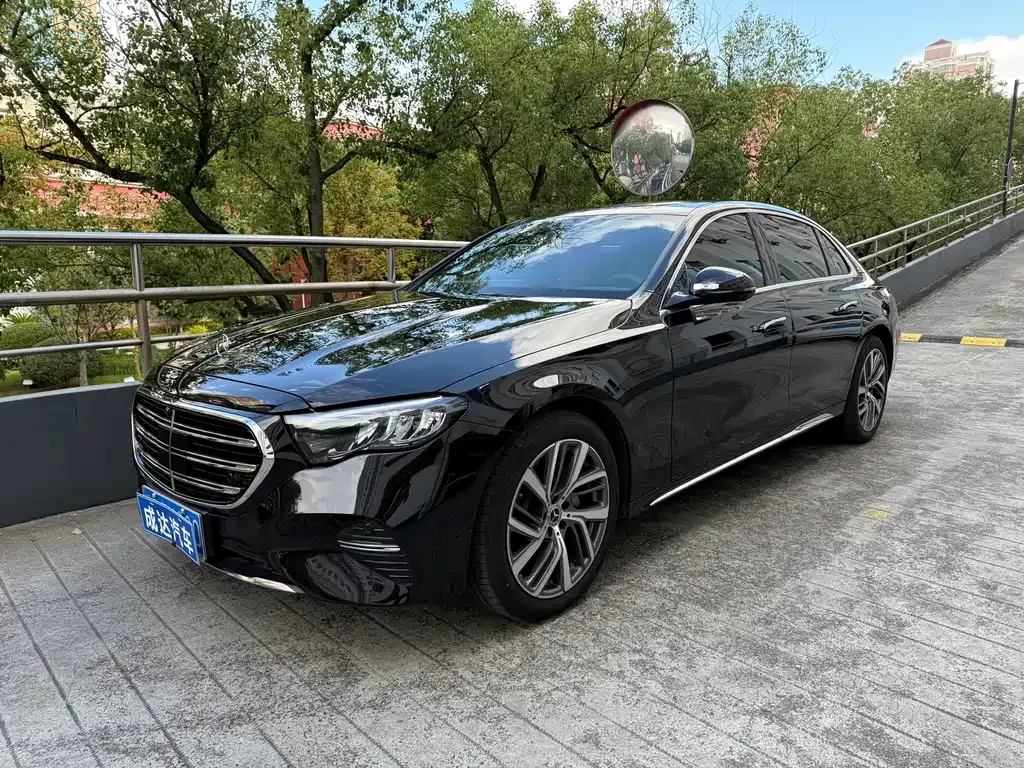 Mercedes-Benz E-Class — фото 1
