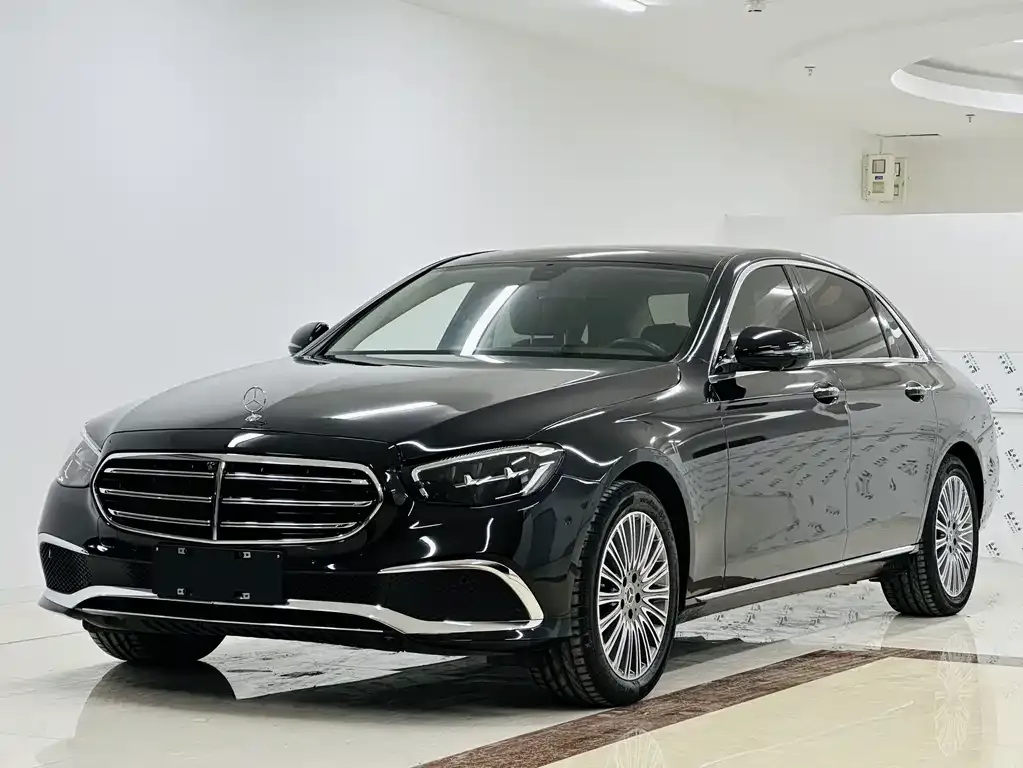 Mercedes-Benz E-Class — фото 1