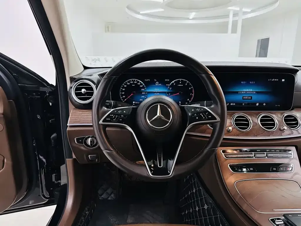 Mercedes-Benz E-Class — фото 10