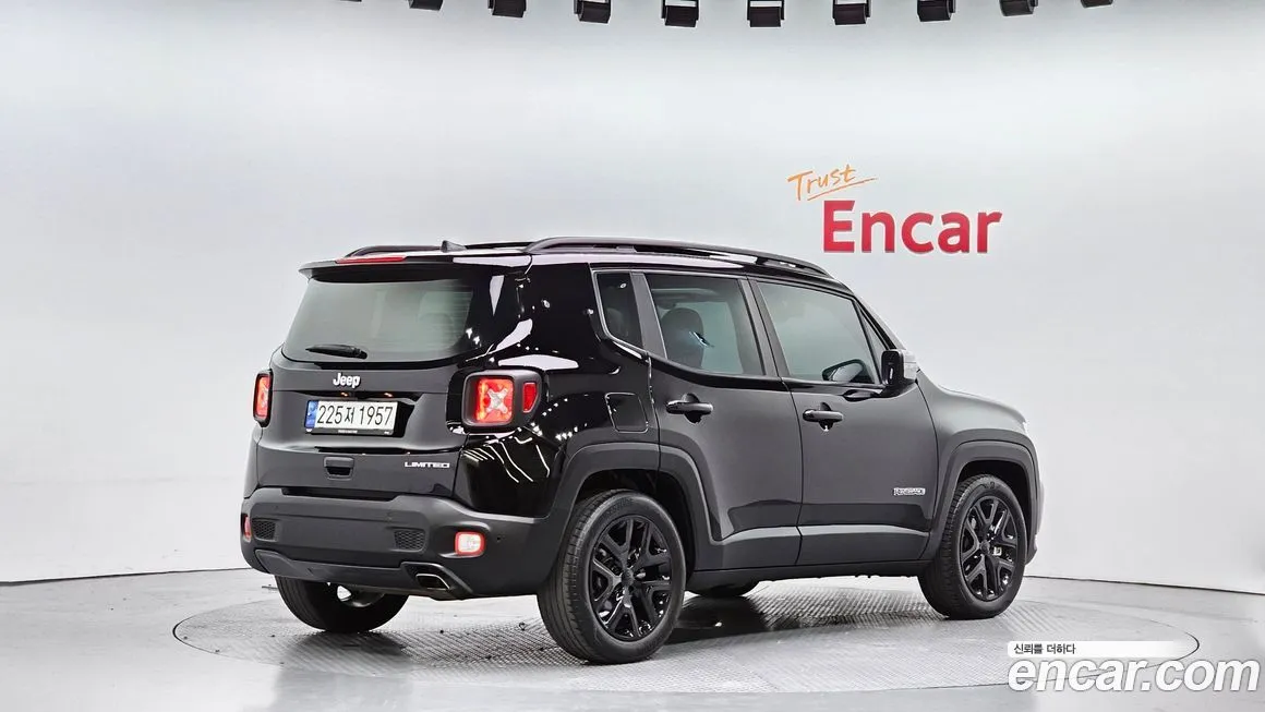 Jeep Renegade — фото 2