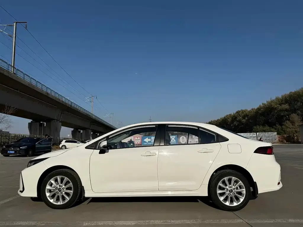 Toyota Corolla — фото 2