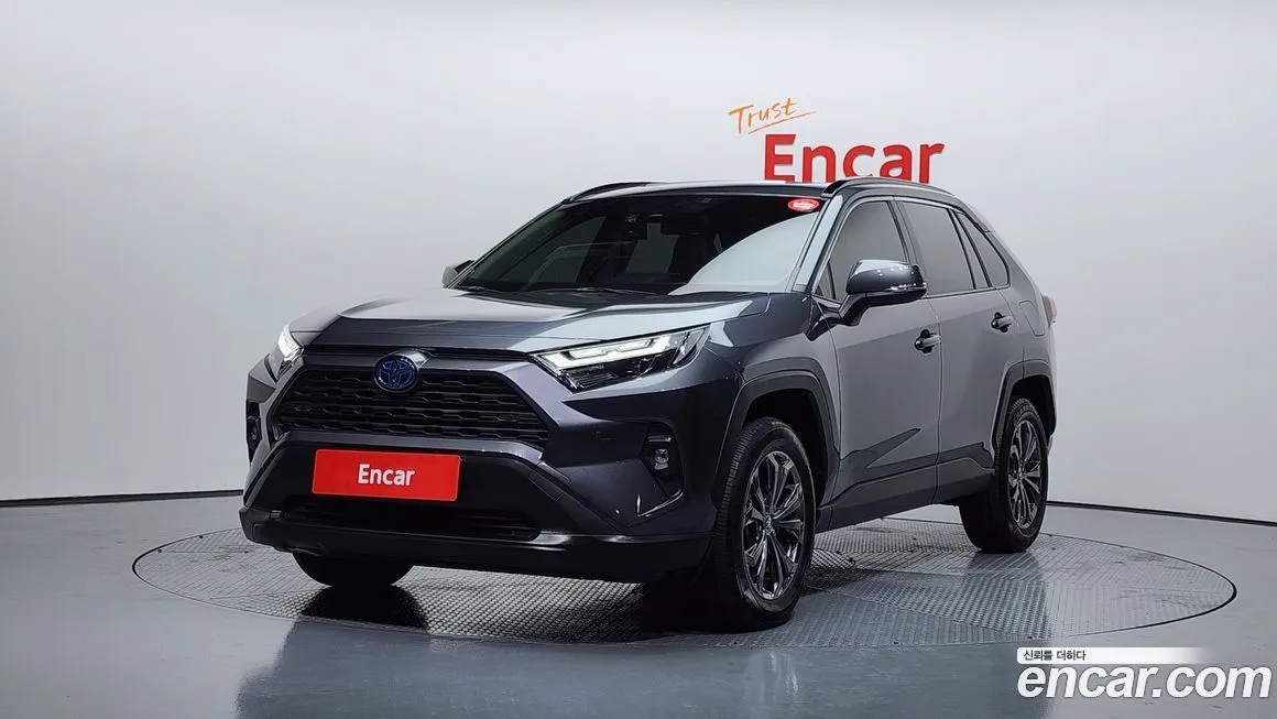 Toyota RAV4 — фото 1